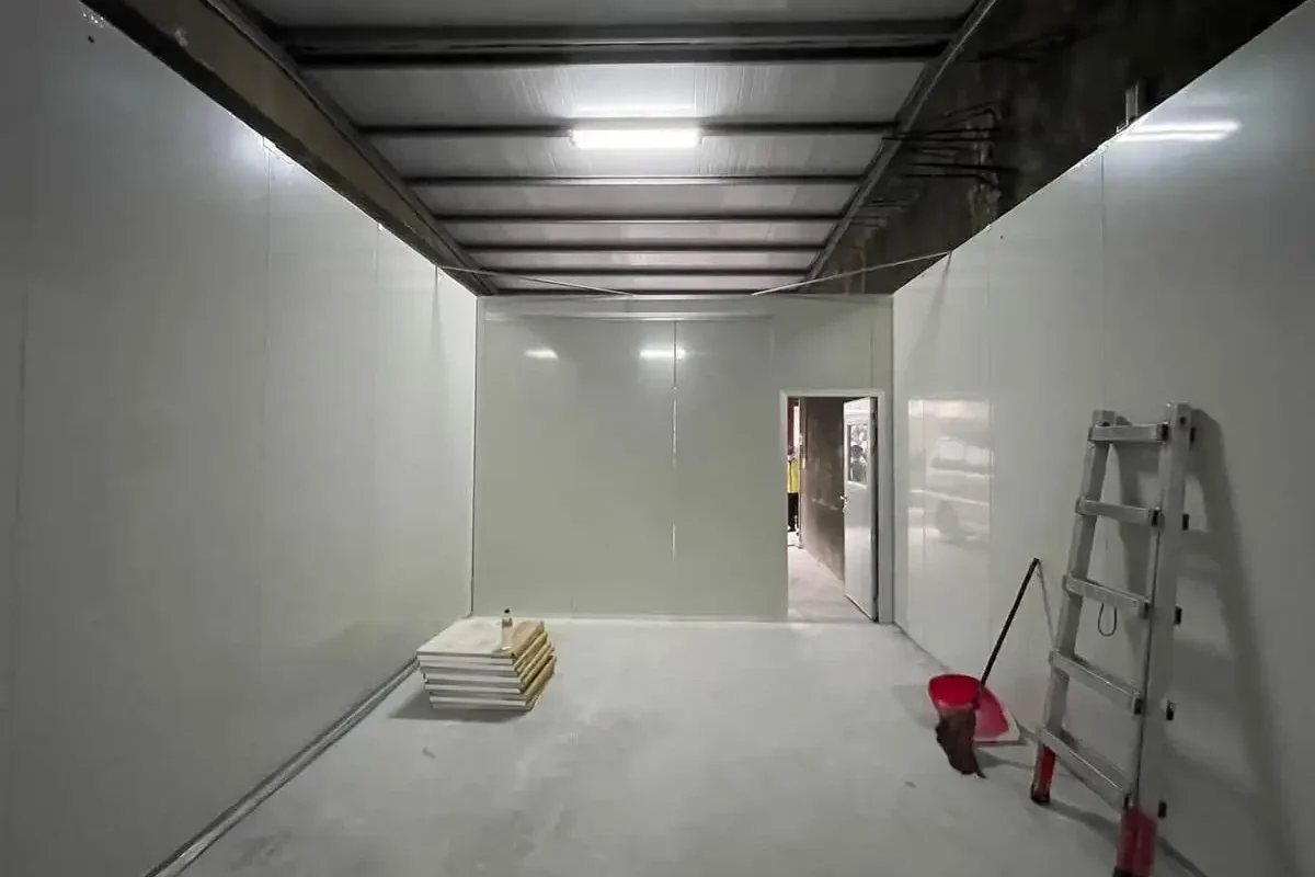 萬澄工程行-無塵室庫板空間規劃設計_portfolio_屏東崁頂食品工廠天花板_4